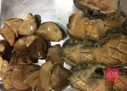 Illustration of how to make steamed chicken with mushrooms and abalone 6