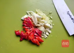 Illustration of how to make fried chicken with okra 4