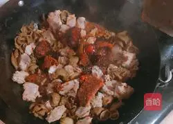 Fat intestines and pork ribs hot pot Practice illustration 4