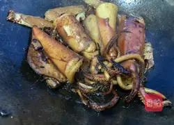 Illustration of braised large squid in oil 4