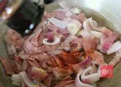 Fry onions and bacon Practice illustration 6