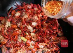 Illustration of how to make spicy crayfish 9