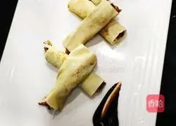 Illustration of how to make shredded pork with Beijing sauce 4