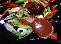 Illustration of how to make spicy fish cubes 14