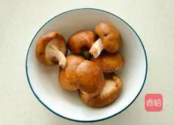 Illustration of how to make mushroom and glutinous rice pearl balls 2