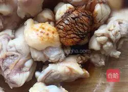 Steamed chicken with mushrooms and fungus Practice illustration 3