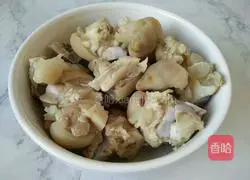 Illustration of braised pig trotters 4