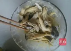 Illustration of how to make salt and pepper mushrooms 5