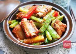 Illustration of how to make green bean ribs 15