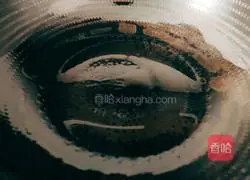 Illustration of how to make garlic clams 9