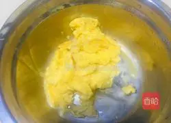 Cowpeas Illustration of how to make stir-fried ham with eggs and fungus 3