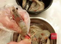 Illustration of how to make spicy saliva shrimp 2