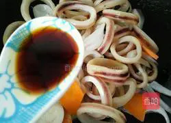 Illustration of how to make fried squid rings with green pepper and onion 6