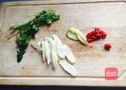 Illustration of how to make wine-braised prawns 5