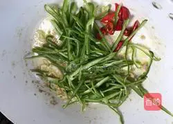 Illustration of how to make spicy stir-fried shredded pork with white jade mushrooms 8