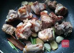 Illustration of Braised Pork Ribs and Stewed Potatoes 13