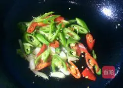 Illustration of how to make fried beef with double pepper 9