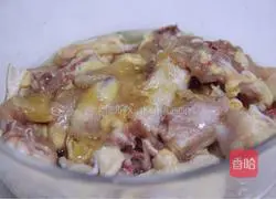 Illustration of how to make nutritious and delicious home-cooked steamed chicken with mushrooms 3