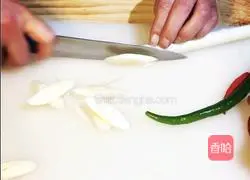 Illustration of how to make dry pot potato slices 2