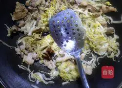 Illustration of how to make pickled cabbage powder 7