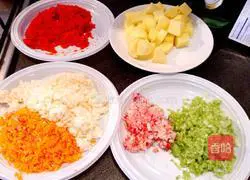 Illustration of how to make curry chicken rice 1