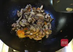 Illustration of how to make mushroom meat slices 13