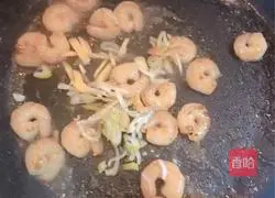 Illustration of how to make fried melon with shrimps (Lantern Festival on the 15th day of the first lunar month)