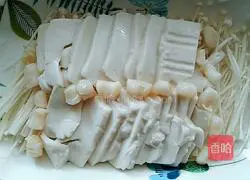 Illustration of how to steam three delicacies with chopped peppers (scallops, tofu and enoki mushrooms) 3