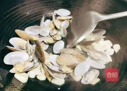 Illustration of how to make fried clams and broccoli 10