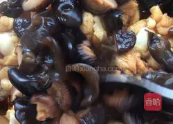 Illustration of how to make steamed chicken with mushrooms and fungus 7