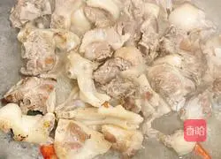 Illustration of how to cook duck meat with onions 9