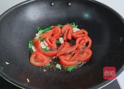 Illustration of how to stir-fry three shredded silkworms 6