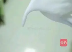 Illustration of how to make hibiscus crab bucket 9