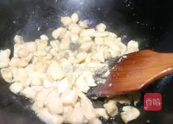 Illustration of how to make diced shrimp oil, winter melon and chicken 3