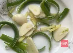 Illustration of how to make peacock fish with open tail 4