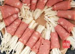 Illustration of how to make bacon-wrapped enoki mushrooms 6