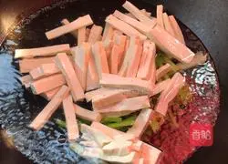 Illustration of how to make fried shredded pork with dried celery and fragrant 6