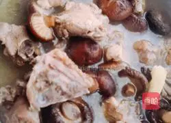 Illustration of how to make chicken stewed with mushrooms 4