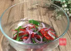 Illustration of Spicy Shredded Chicken 12