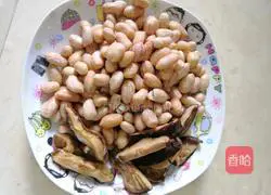 Illustration of Braised Pork Feet with Mushrooms and Peanuts 6