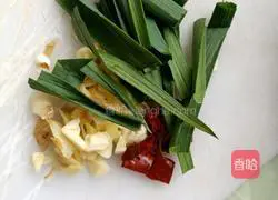 Illustration of how to make spicy stir-fried amaranth 2