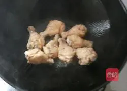 Illustration of how to cook chicken legs and potatoes 3
