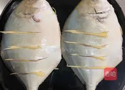 Illustration of how to make steamed golden pomfret 2