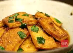 Illustration of how to make fried tofu with garlic sprouts 9