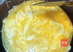 Illustration of how to make three dices of fresh and fragrant stir-fry with rice 4