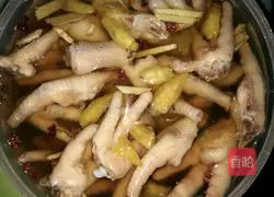 Illustration of how to make pickled pepper and chicken feet 4