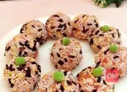 Illustration of how to make pearl meatballs 12
