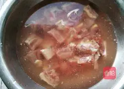 Illustration of how to make corn and duck legs stew 2