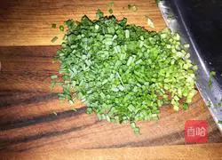 Illustration of how to make green clams with scallion oil 1