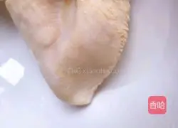 Illustration of how to make spicy chicken shreds with reduced fat 6